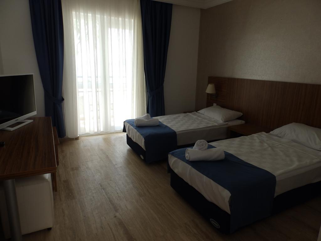 Club Blue White All Inclusive 图尔古特雷斯 客房 照片