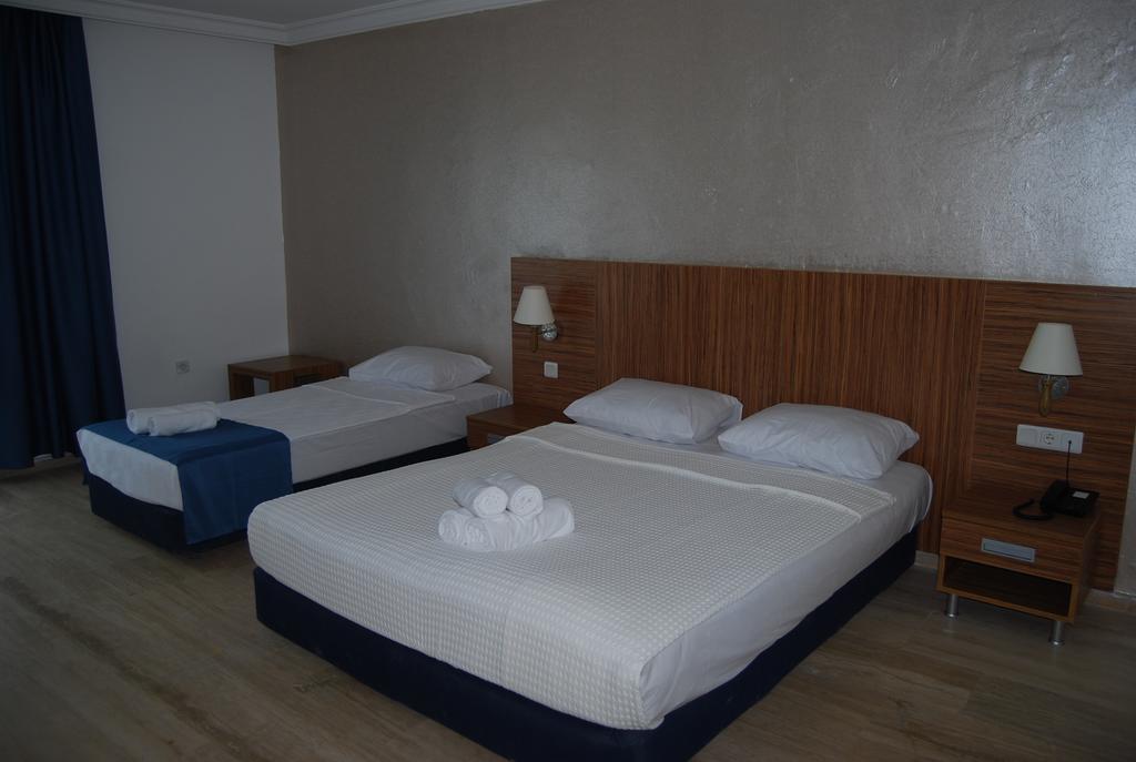 Club Blue White All Inclusive 图尔古特雷斯 客房 照片