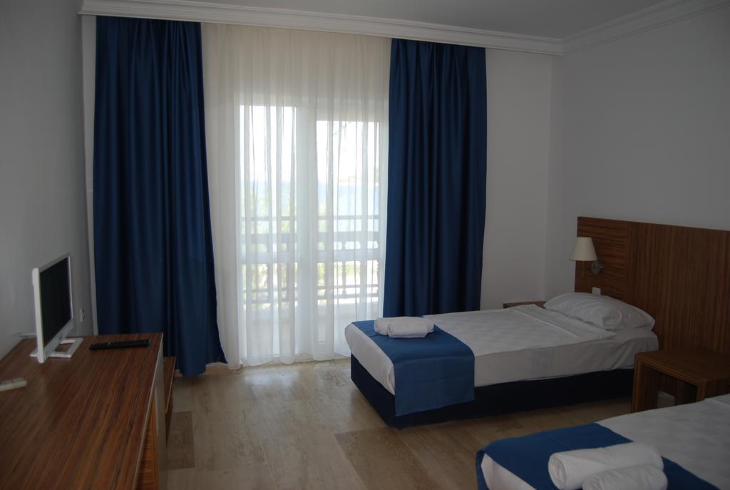 Club Blue White All Inclusive 图尔古特雷斯 客房 照片