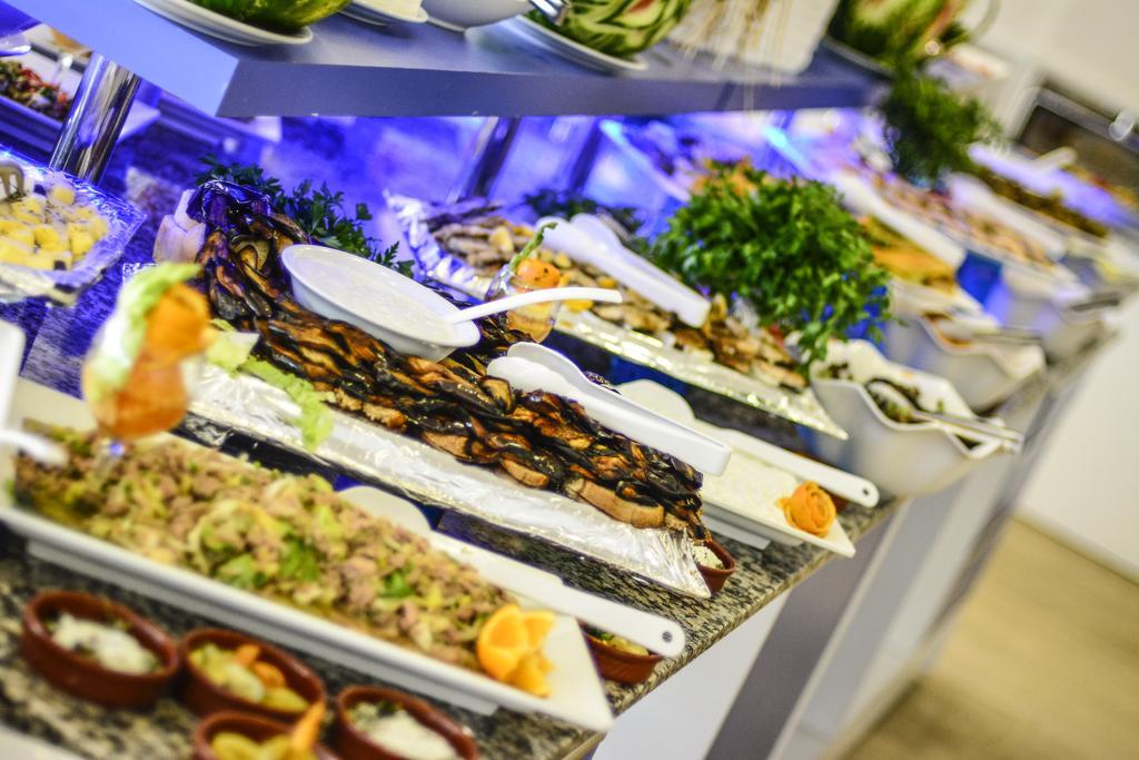 Club Blue White All Inclusive 图尔古特雷斯 外观 照片